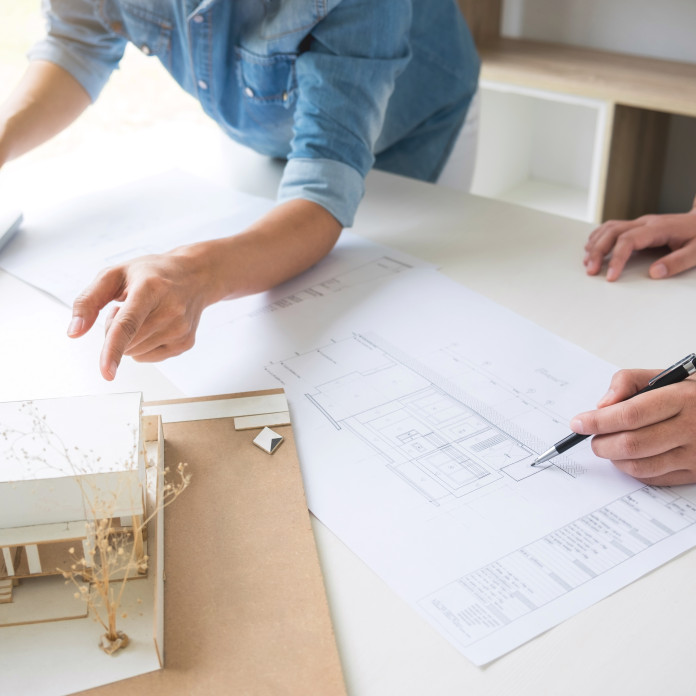 Arquitectos Técnicos, Ingenieros y Proyectistas